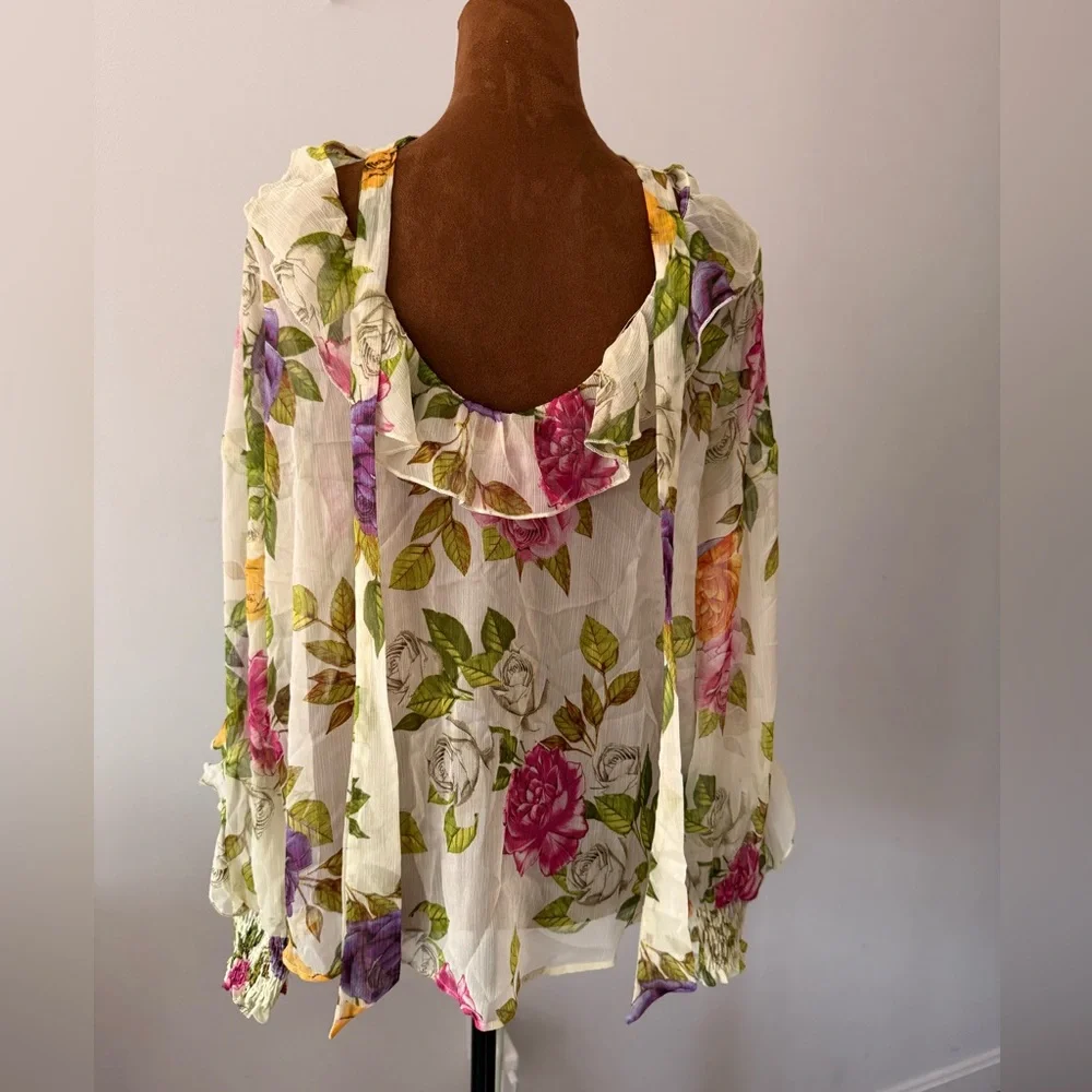 Zara Floral Flowy Blouse. - Picture 4 of 5